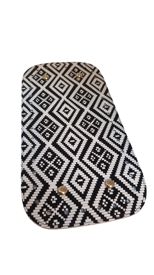 Base White & Black 25 CM X 12 CM